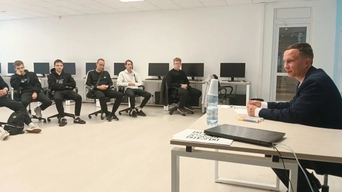 Путь в ИТ: Глеб Асташенков провел коуч-сессию для студентов Ульяновского техникума